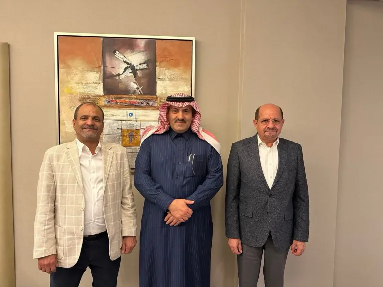 السفير السعودي “محمد آل جابر” يكشف تفاصيل لقائه برئيس الوزراء “الزنداني” وشلال شائع